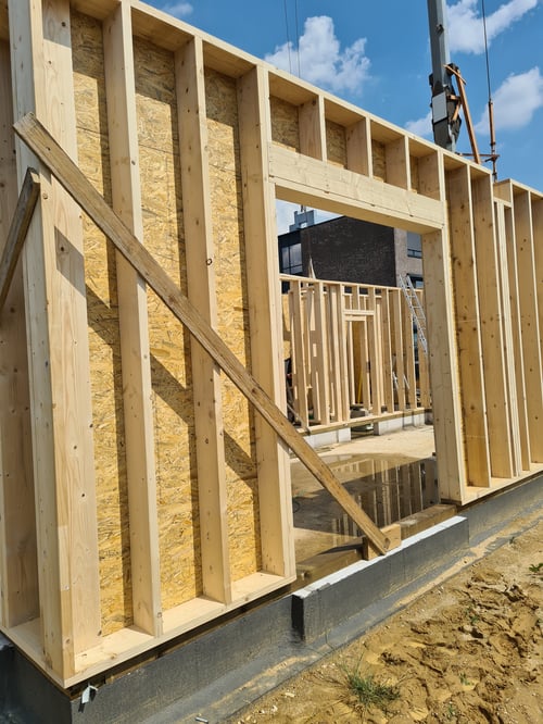 Grenen houtskeletbouw geplaatst door schrijnwerker Bongaerts D. in Oudsbergen