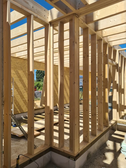 Houtskeletbouw in Epicia hout geplaatst door schrijnwerker Bongaerts D. in Schoten