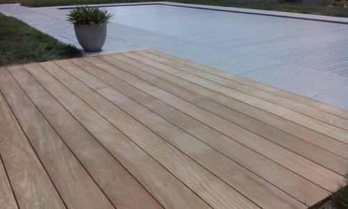 Ipe houten terras geplaatst door schrijnwerker Bongaerts D. in Bree