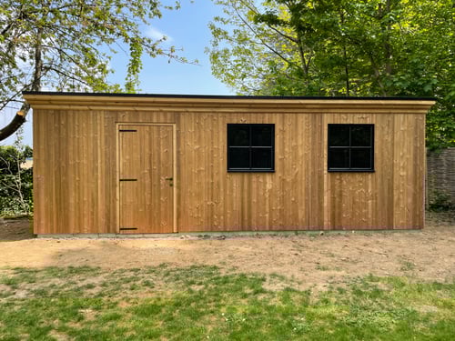 Thermowood houten poolhouse geplaatst door schrijnwerker Bongaerts D. in Heverlee