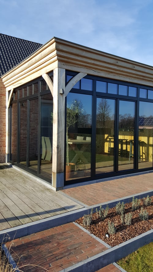 Eiken houten overkapping geplaatst door schrijnwerker Bongaerts D. in Oudsbergen