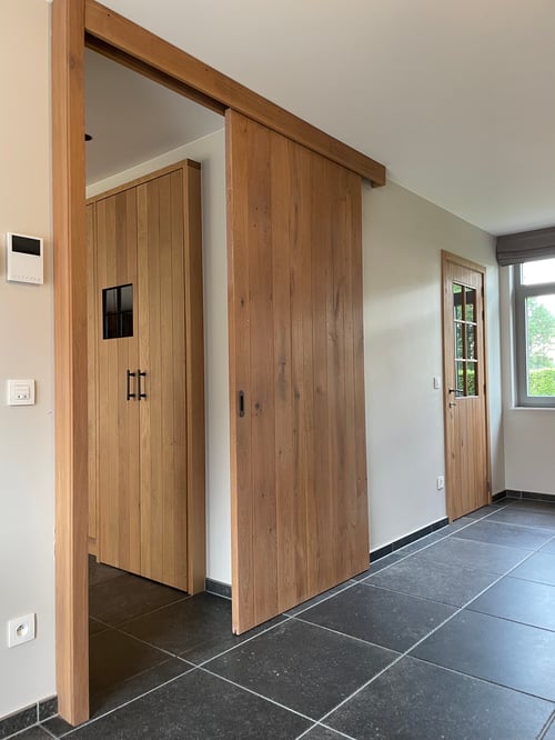 Eiken binnendeur geplaatst door schrijnwerker Bongaerts D. in Peer