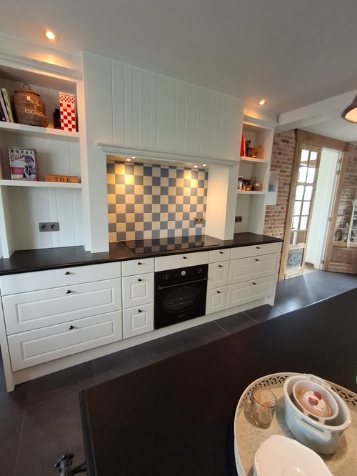 Keuken in gelakt MDF geplaatst door schrijnwerker Bongaerts D. in Oudsbergen