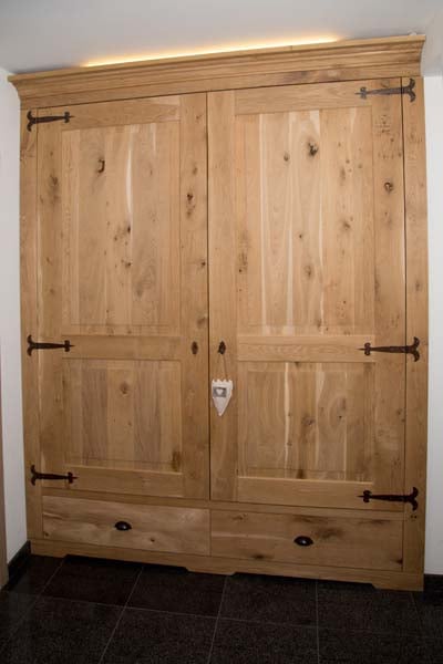 Eiken maatwerkkast gerealiseerd door schrijnwerker Bongaerts D. in Kalmthout