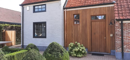 Afrormosia houten buitendeur geplaatst door schrijnwerker Bongaerts D. in Meeuwen