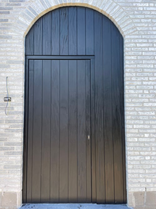 Afrormosia houten buitendeur geplaatst door schrijnwerker Bongaerts D. in Eigenbilzen