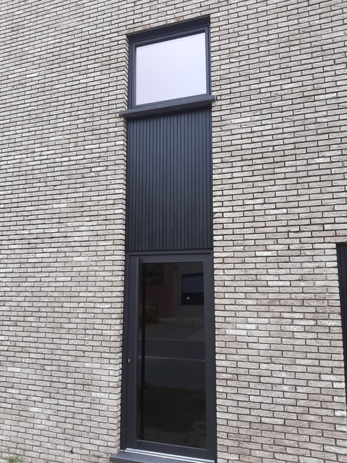 Pvc-ramen met Ayous afwerking geplaatst door schrijnwerker Bongaerts D. in Meeuwen