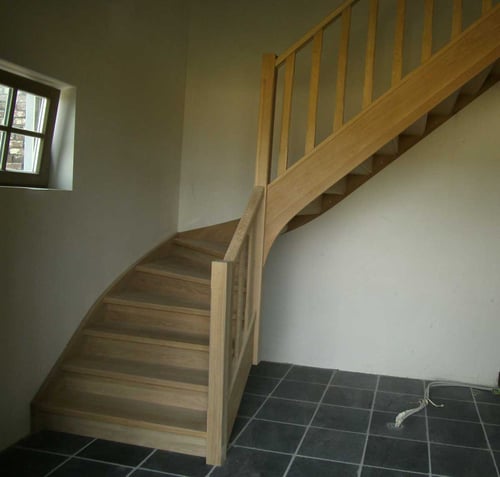 Eiken houten trap geplaatst door schrijnwerker Bongaerts D. in Genk