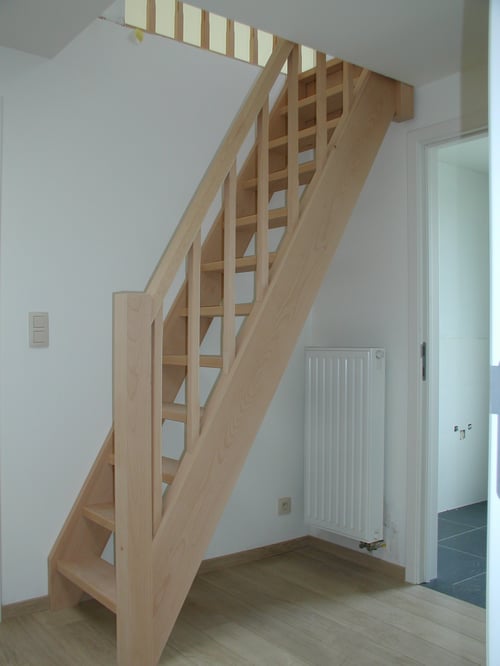 Beuken houten trap geplaatst door schrijnwerker Bongaerts D. in Herent