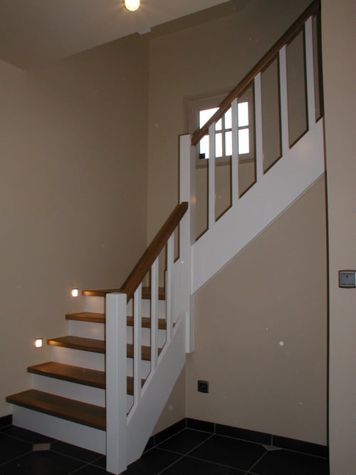 Trapbekleding in eik geplaatst door schrijnwerker Bongaerts D. in Peer