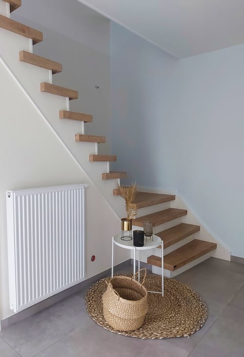 Trapbekleding in Rubberwood geplaatst door schrijnwerker Bongaerts D. in Boordmeerbeek