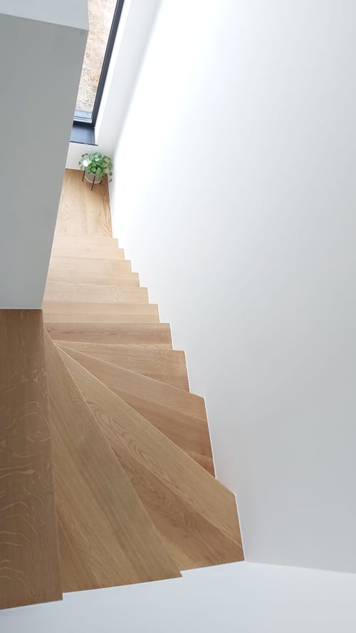 Eiken trapbekleding geplaatst door schrijnwerker Bongaerts D. in Ham