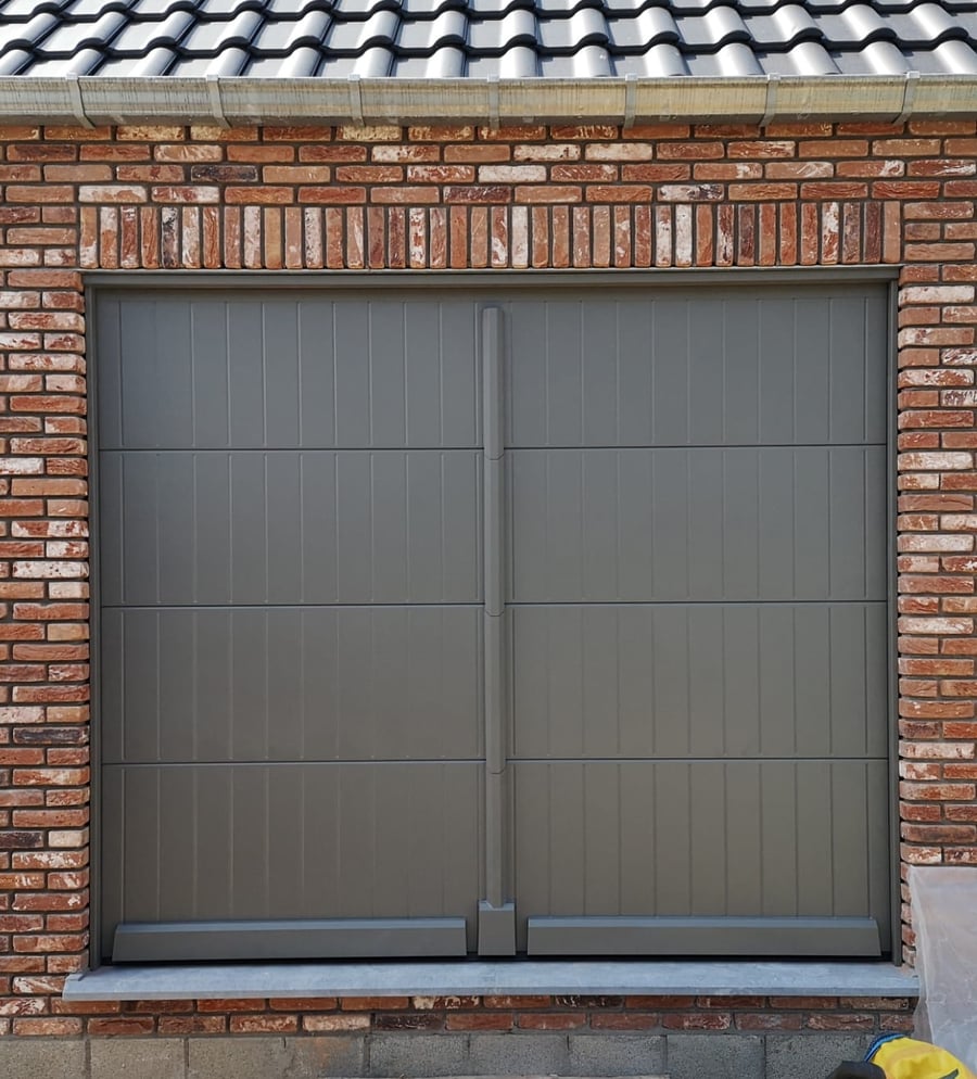 houten openslaande garagepoort gemaakt door Bongaerts D.