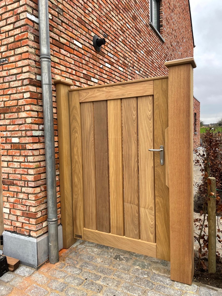 Houten zijdelingse poort gemaakt door Bongaerts D.