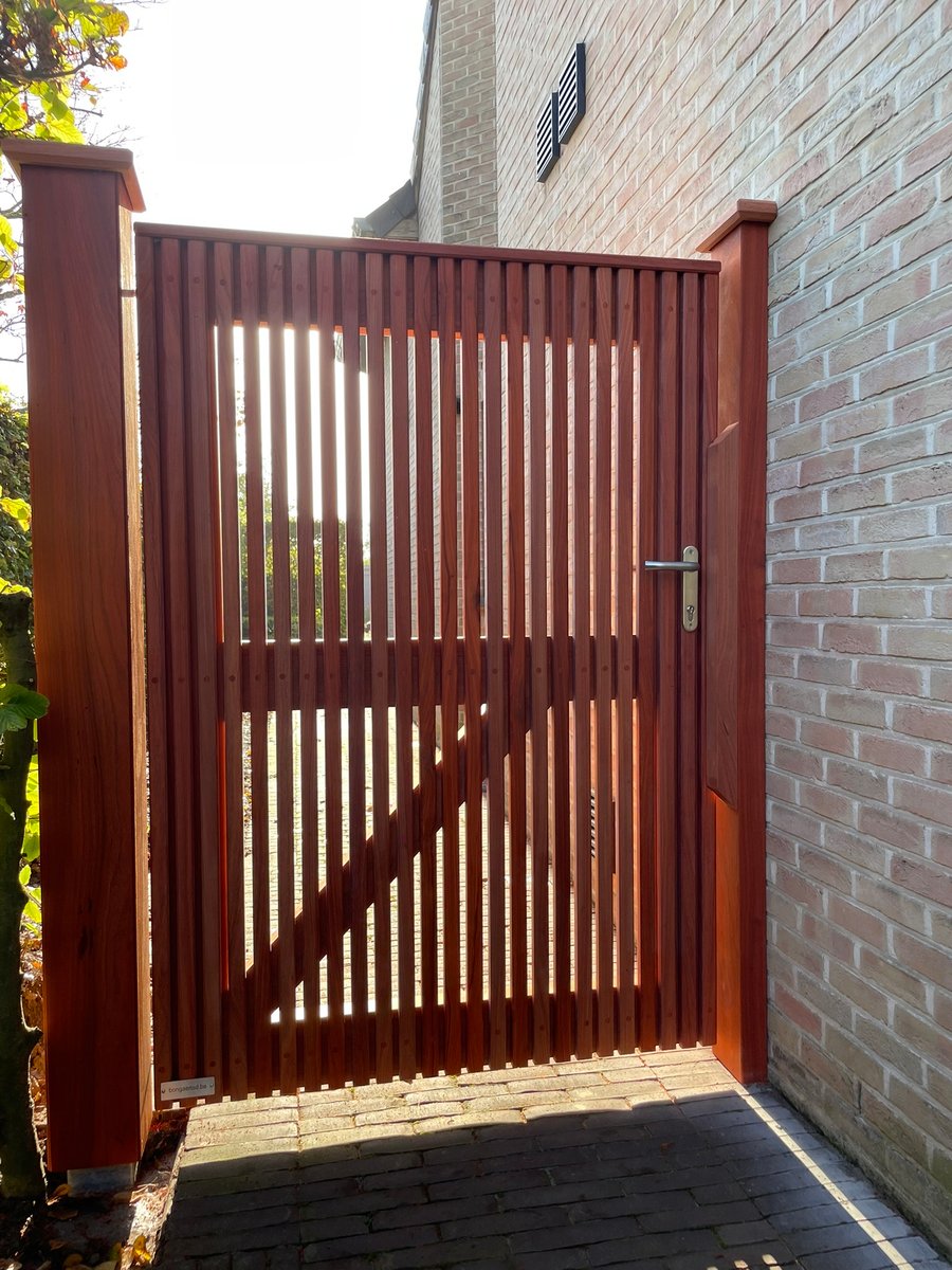 houten zijdelingse poort gemaakt door Bongaerts D