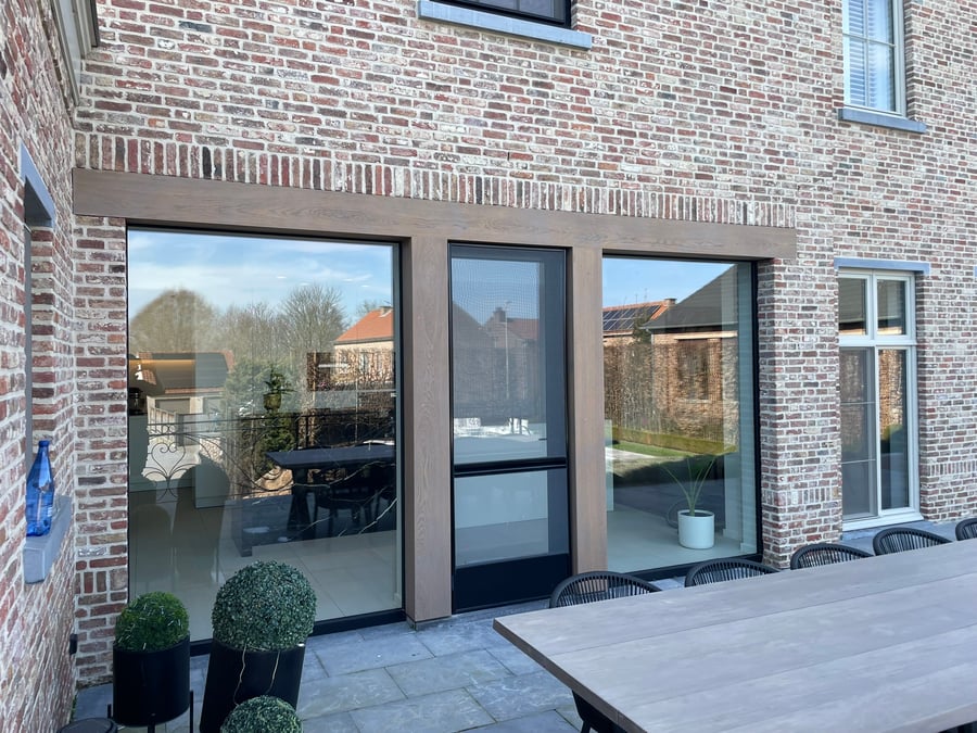 Houten raam en buitendeur gemaakt door Bongaerts D.