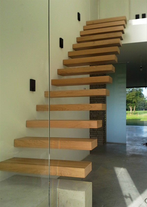 zwevende houten trap gemaakt door Bongaerts D.
