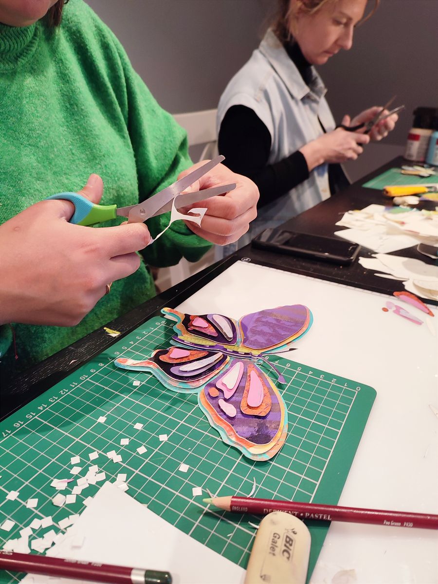 Extra foto van Kleurrijke collages van bloemen en insecten