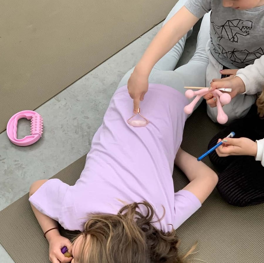 Extra foto van Kinderyoga in het bloemenveld